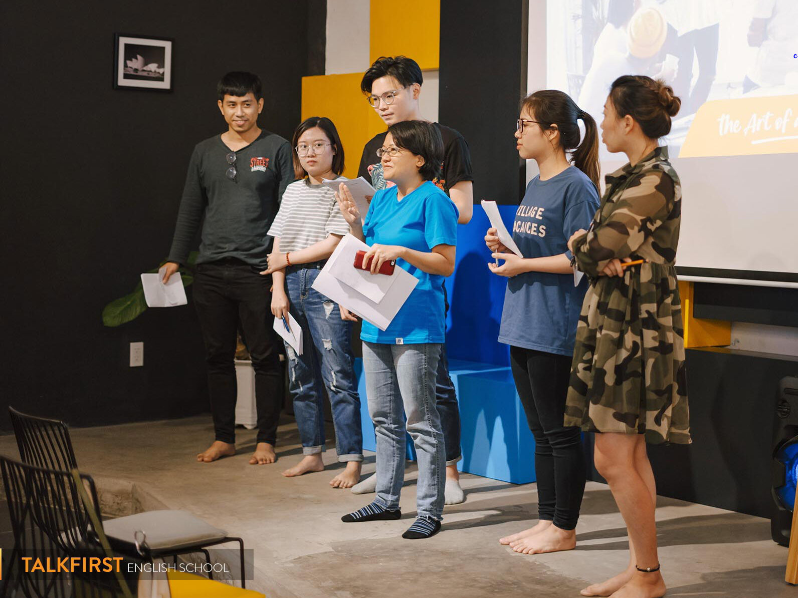 Sân khấu chuyên dụng cho thuyết trình, debate, public speaking... tiếng Anh!