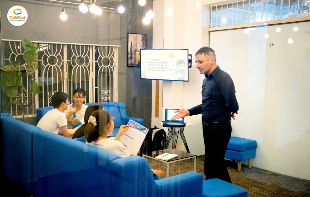 Khóa học tiếng Anh giao tiếp ứng dụng cho người đi làm